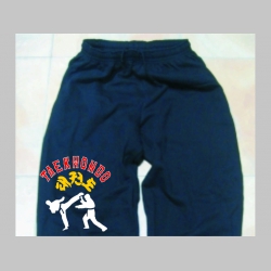 Teakwondo čierne teplákové kraťasy s tlačeným logom
